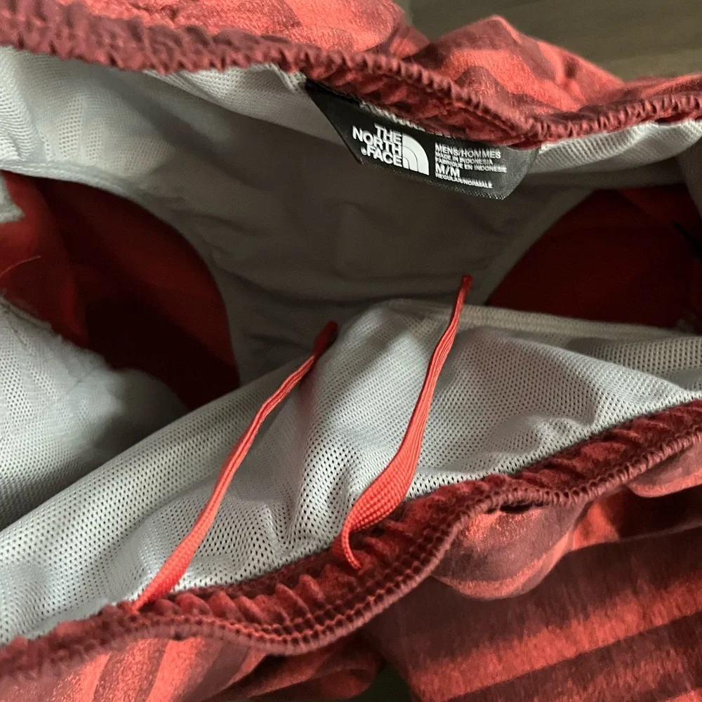 MENS THE NORTH FACE SHORTS